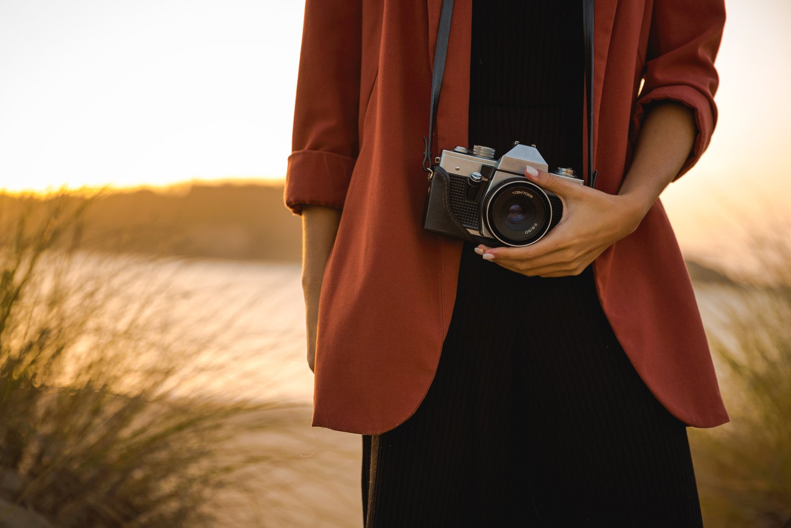 woman-taking-picture-outdoors-PYVS97J.jpg